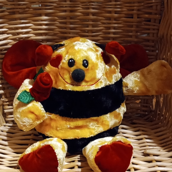 Vintage Dan Dee Collectors Choice Plush Bumble Bee Love Red Rose 90s Toy - Picture 4 of 5